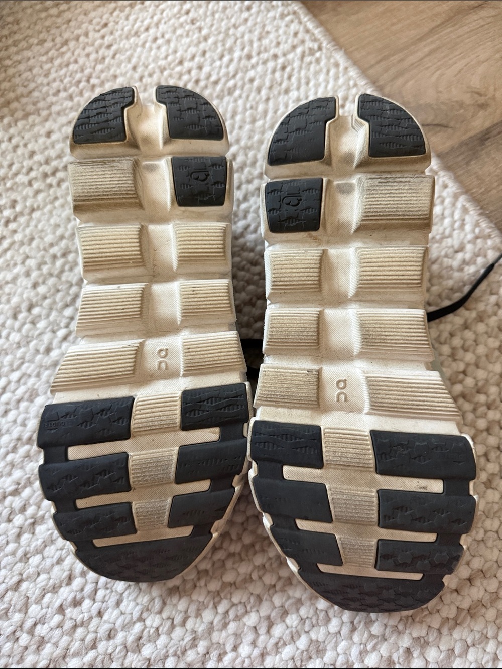 On Running Women's Cloudflow Running Shoes - Light Gray with Black Accents 8.5 - Picture 4 of 6